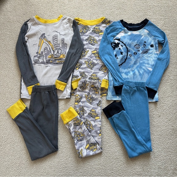 Bundle of 3 Sets of Kirkland Signature Boys Long Sleeve Pajamas (Size 6) - Picture 2 of 14